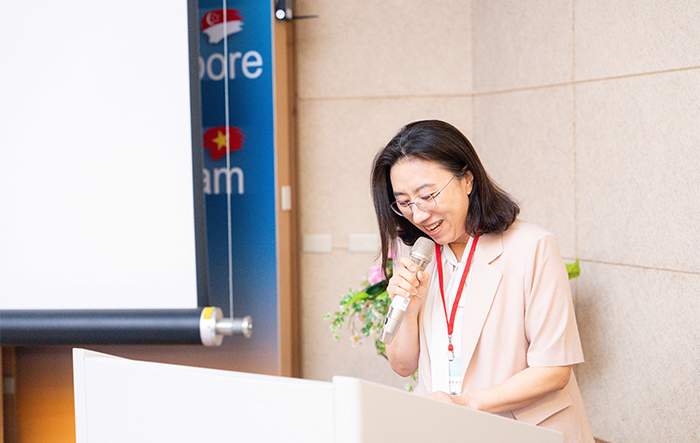 Suejeong Kim分享，近年韓國以韓國國家圖書館為首，與諸多文史機構合作，進行館藏內容數位化。