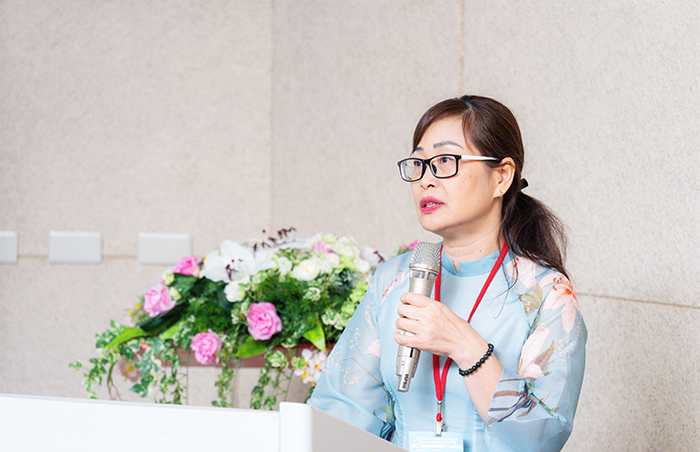 越南國家圖書館主任Trần Thị Phương Lan分享圖書館開設專屬的「數位閱讀空間」，讀者可以免費檢索大量的電子書籍和數位資料庫內容。