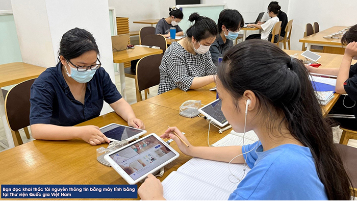 越南國家圖書館亦設有平板設備,協助讀者即時搜尋資訊。