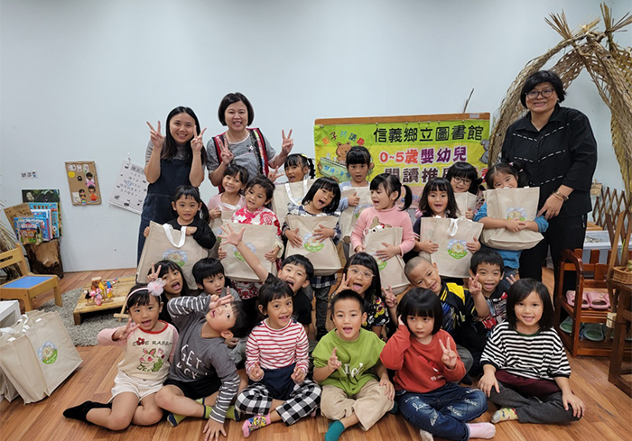 閱讀禮袋精選適合親子共讀的書籍，希望能開啟幼兒的閱讀啟航之旅。