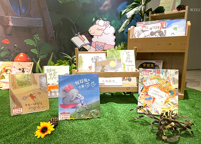 國資圖有不同類別的繪本藏書，例如世界繪本中心、銀力繪本花園，每一區都對應不同關卡。