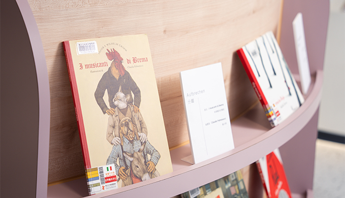 展覽透過21幅、來自歐洲13個國家的插畫作品及原作繪本，帶領大眾重新認識這些流傳百年的故事。