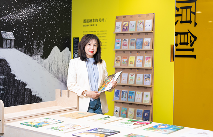 馬湘萍相信繪本的力量足以跨越年齡,溫暖、療癒每一個走進展場的讀者。