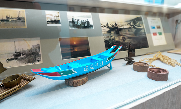 「淡水文史常設展」展示淡水老照片、文史資料等。