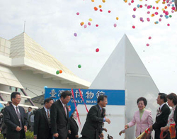 呂秀蓮副總統親至博物館主持揭碑典禮