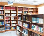 員林鎮圖書館設計開放式書架,讓民眾親近閱讀