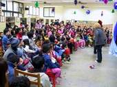 到館內演出的新竹縣文化局實驗劇坊,場場爆滿。(竹東鎮立圖書館提供)