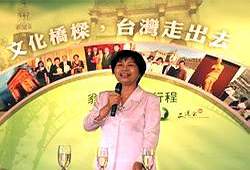 翁金珠主委上任滿月，召開歐洲回國記者會。