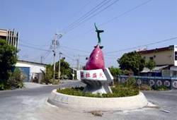 埔鹽鄉駐鄉藝術家依據社區的產業類別，設計「社區入口意象」。