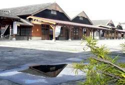 園區殘破建物經修建後，呈現古樸風貌。(陳宛伊攝)
