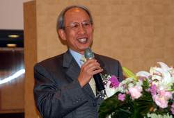 文建會主委王拓，希望在台灣撒下文化融合的種籽。