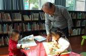 林俊亮夫婦打造親子圖書館,就是希望家長能陪伴孩子一起來讀書。
