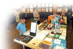 繪本上山去，學生與老師作品展示。