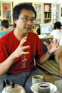 旗美社大主任張正揚談起「辦學困境，造就課程特色」頗有感觸。