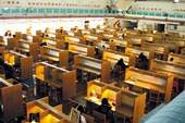三重市立圖書館的超大自修室。