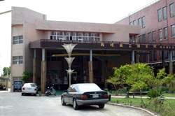 西螺鎮立圖書館擁有廣大的館前空地。