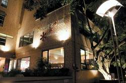 埔里鎮立圖書館閱讀花園門口。