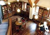 原本是海砂屋的北投分館,已經蛻變成美麗的綠色圖書館。