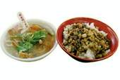 兩喜號魷魚羹搭配古早味肉燥飯,份量剛剛好。