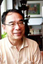本業為牙科醫生的林于昉，把收藏文物當成一生志業。