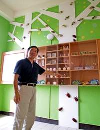 過埤國小校長李進士榮獲99年閱讀磐石閱讀推手個人獎。