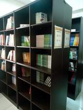 書架收藏好書，也收藏愛與溫暖。