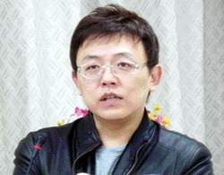 郭強生帶著城市文明知識份子風範,繼續思考寫作。