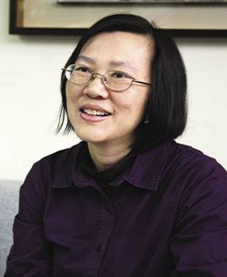 國圖特藏組約聘助理研究員塗靜慧表示,每一本國寶級的善本古書都經過文建會審查鑑定。