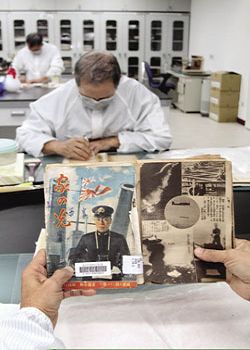 臺灣圖書醫院不刻意將書籍拉皮整形,盡可能恢復健康狀態,呈現書本原貌。