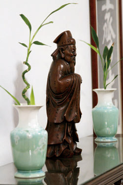 錢穆對朱子相當景仰，家中還擺有朱子雕像。