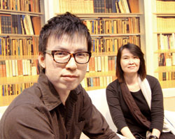 噗浪微網誌共同創辦人雲惟彬(左)及《數位時代》、《經理人》月刊總編輯長林文玲,兩位來自不同背景的主講者,跨界交鋒,暢談個人對新閱讀模式的體驗與見解。