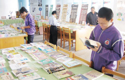藉由主題書展的舉辦，可以豐富孩子的閱讀視野。
