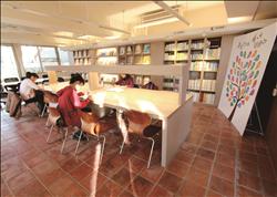 基金會閱讀館擁有舒適閱讀空間。