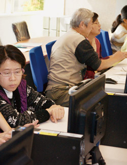 屏東縣玉田國小學運用數位資源教學。
