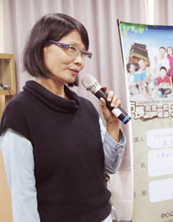 在復興圖書館擔任志工的郭惠芯發願要為一千人朗讀，結果她做到了。