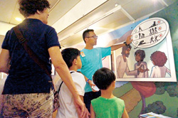 「生命旅程展覽區」透過生動的藝術展版，讓訪客從中探索生命以及學習抉擇。