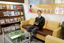 黃欽輝特別規劃了專屬男性的「寵愛爸爸區」閱讀空間。