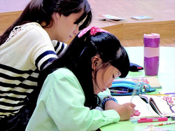 新北市立圖書館推出課後陪讀服務，讓孩子在放學後有一處可以安心念書的地方。
