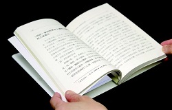 如何在「印刷書」之外，轉換成「電子書」，最後融合為「書」，是出版業轉型上最重要的環節。