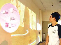 國立公共資訊圖書館Lucky Books 體感走廊可提供客製化的書籍推薦。